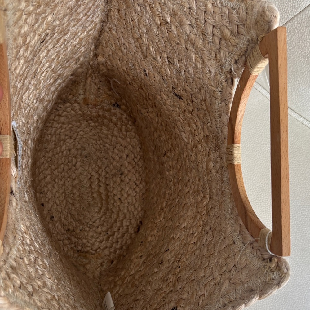 Woven Beaded Heart Tote Bag with Wooden Handles, New With Tags, Enjoy beach 🏖️ - Picture 5 of 10